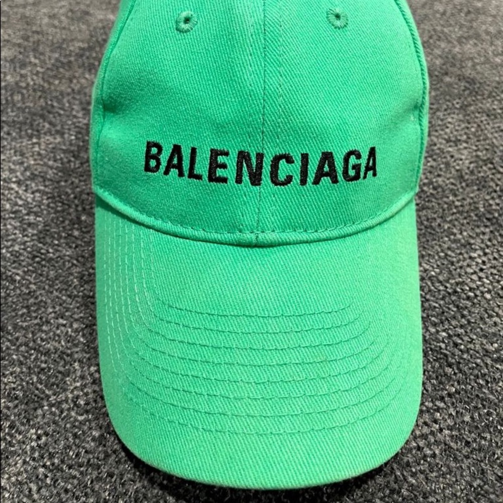 BALENCIAGA Women’s Cap LIKE NEW!!